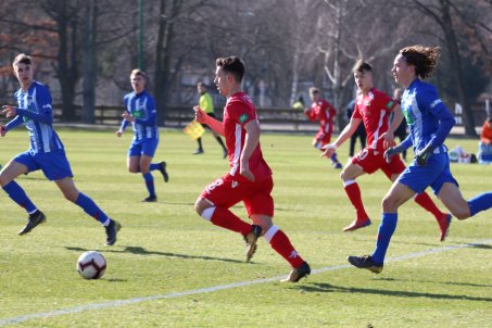 U19 unterliegt im Derby