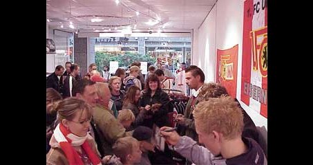 Union-Spieler ab 17 Uhr in Fanshop-Filiale im Forum