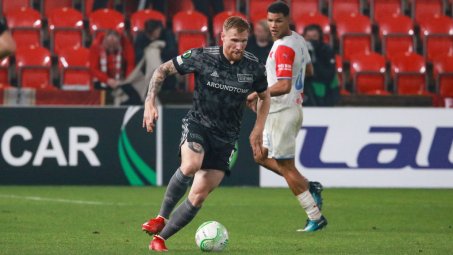 Union and Slavia battle for play-off spot