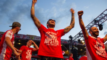 Union feiert und Berlin steht Kopf