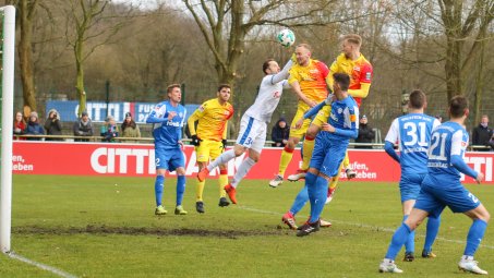 Union unterliegt bei Holstein Kiel knapp mit 2:3