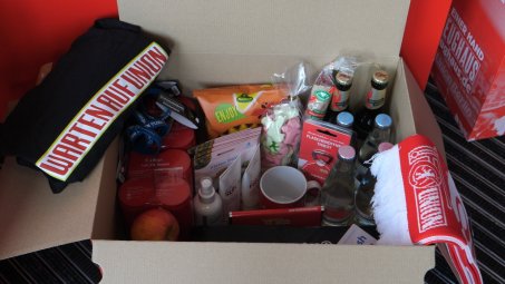 Unioner bringen Care-Pakete und Getränke
