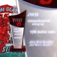 VfR Aalen erhält als bester Gastgeber den JWD-Pokal der Fanorganisation Eiserner V.I.R.U.S. 