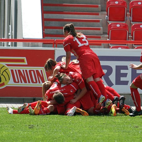 Vor 1.070 Zuschauern: Union-Frauen begeistern mit 8:1-Sieg 