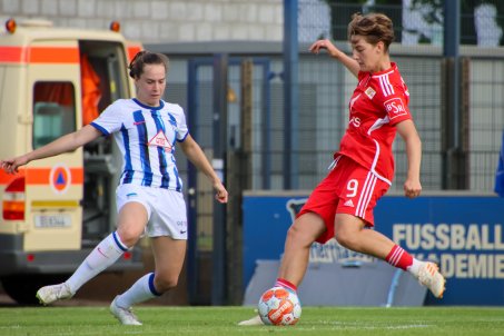 Zita Rurack takes on Hertha's Clara Dreher