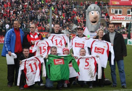proAF-Trikots versteigert – 4468,37 Euro für weitere Aktionen